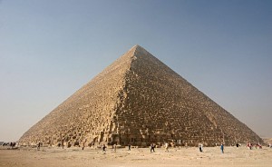 800px-Kheops-Pyramid