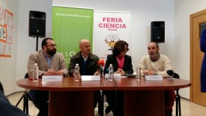 La inauguración de la Feria contó con la asistencia del delegado de Educación, el Alcalde de Atarfe y la presidenta de la Fundación Descubre