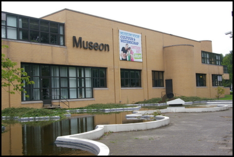 Fachada del Museon en La Haya