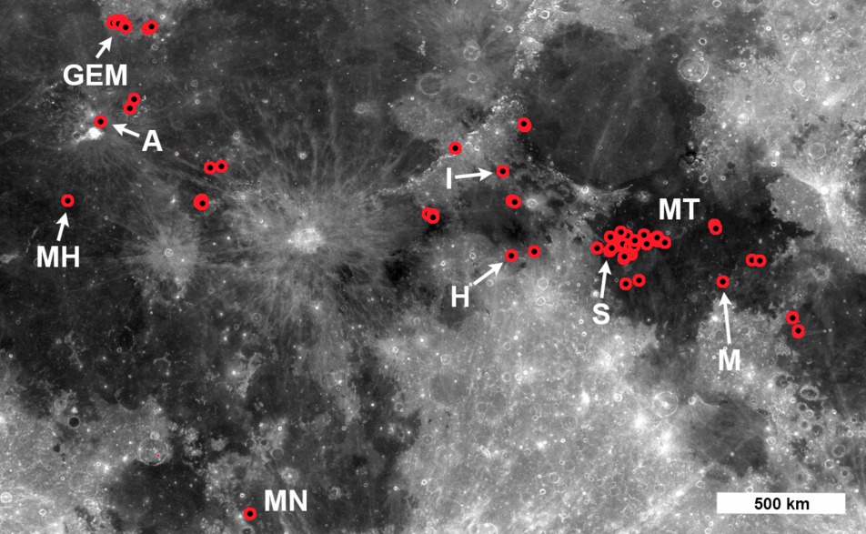 En rojo, localización de algunos de los volcanes más recientes de la Luna estudiados en esta investigación. NASA/GSFC/Arizona State University.