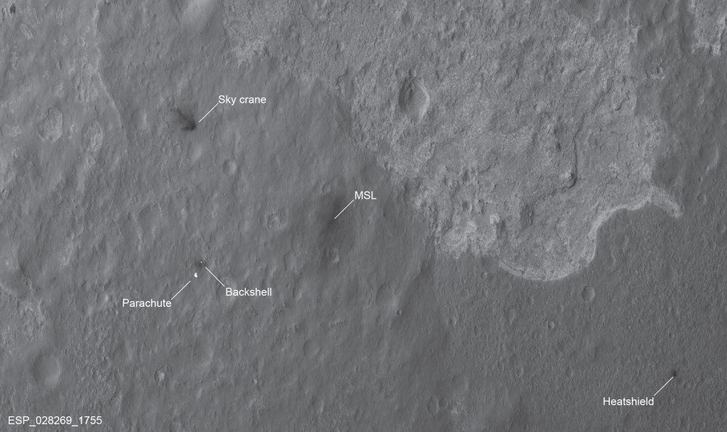 Fotografía del lugar de aterrizaje del Curiosity, junto con todos los demás elementos tomada por la HiRISE. NASA/JPL/University of Arizona. Fotografía del lugar de aterrizaje del Curiosity, junto con todos los demás elementos tomada por la HiRISE. NASA/JPL/University of Arizona.