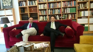 A la izquierda se encuentra el doctor David A. Pérez, a la derecha está el doctor Jesús Porta-Etessam. Foto de Alberto Sánchez Medina.