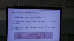 The Big Van Theory. Liarse el twitter a la cabeza