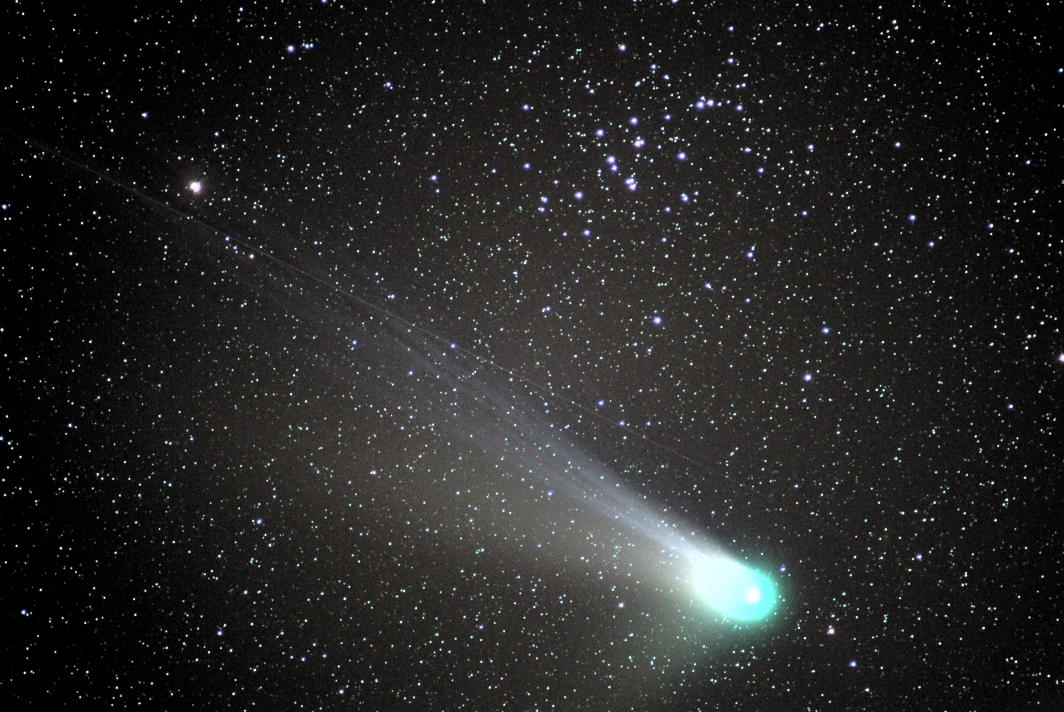Mayo de 2004: Encuentro entre el cometa NEAT y el cúmulo abierto de la Colmena.